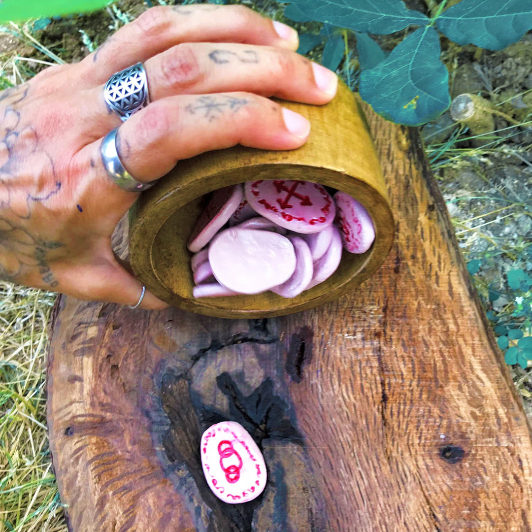 Runas de Bruja artesanales "Llama del Amor Sagrado"
