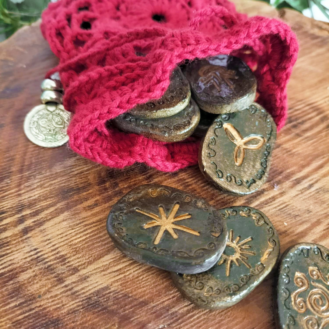 Runas de Bruja "Corazón de Nogal"