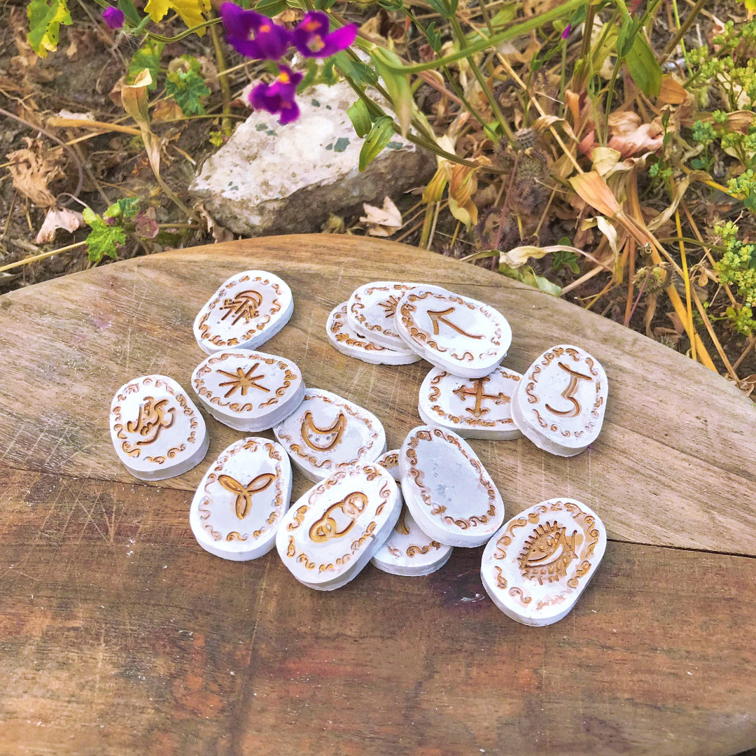 Runas de Bruja "Bruma de Luna"