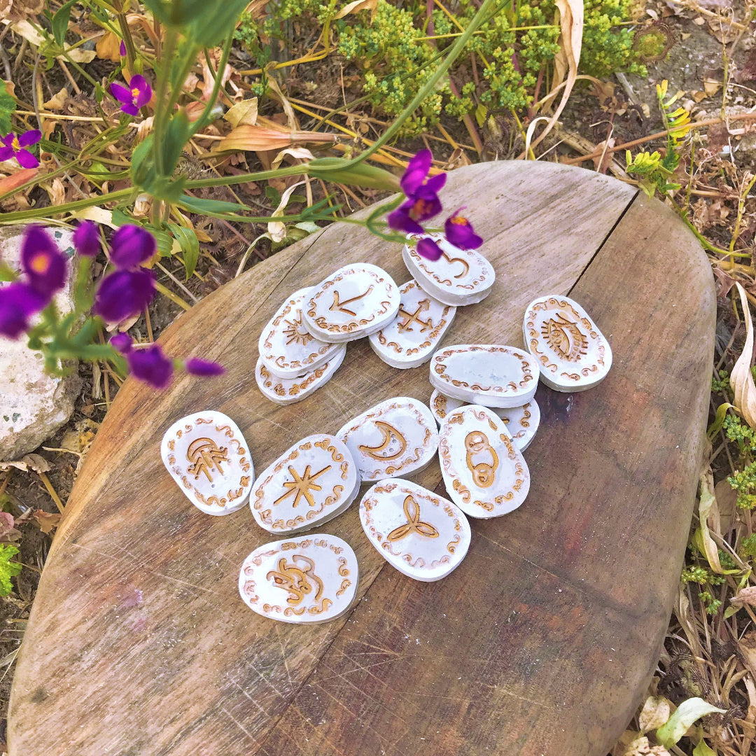 Runas de Bruja "Bruma de Luna"