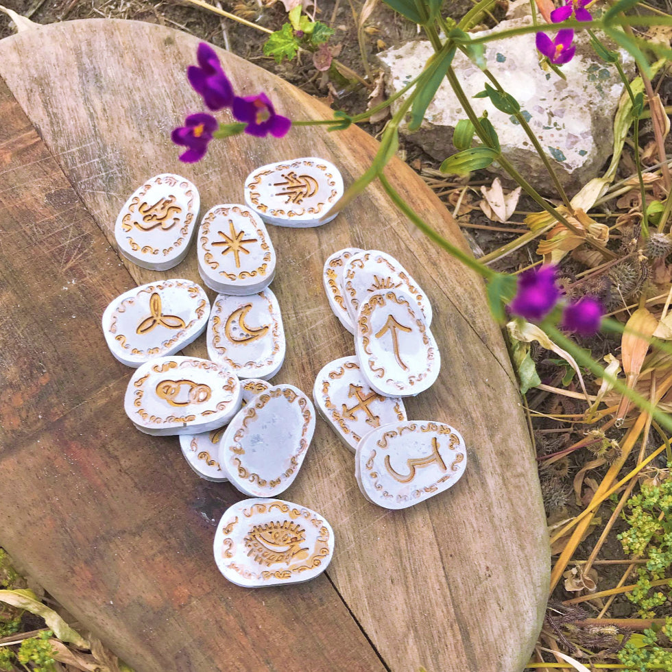 Runas de Bruja "Bruma de Luna"