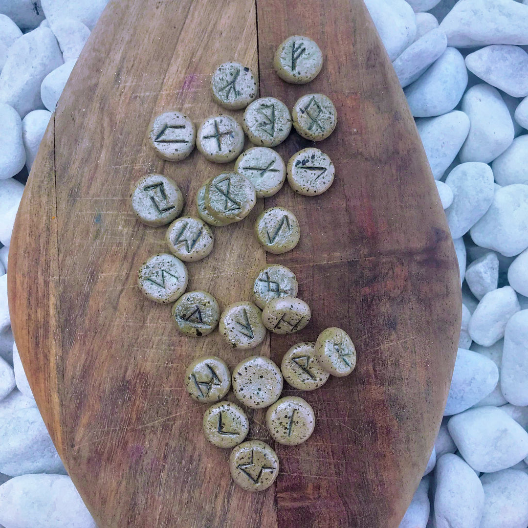 Runas Vikingas artesanales "Raíz Ancestral"