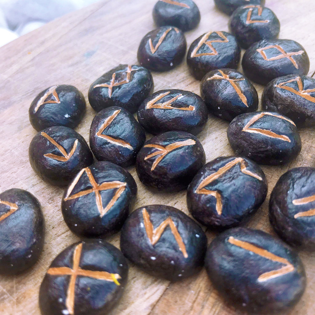 Runas Vikingas artesanales "Noctis Aurum"
