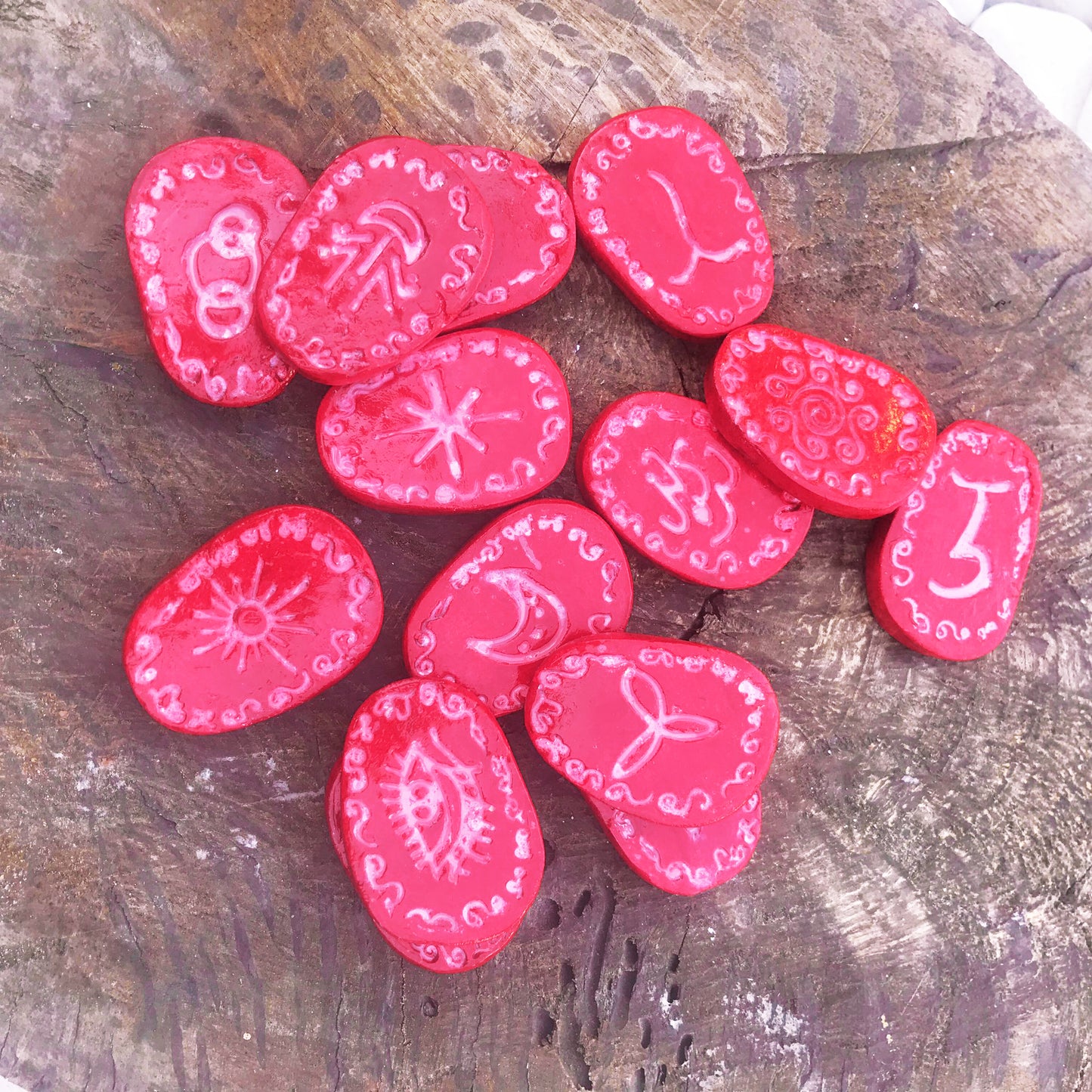 Runas de Bruja artesanales "Sangre de rosa"