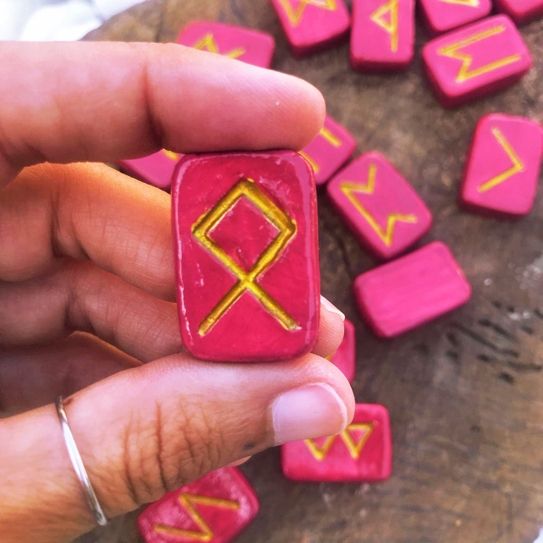 Runas Vikingas artesanales "Flor de Sangre y Oro"
