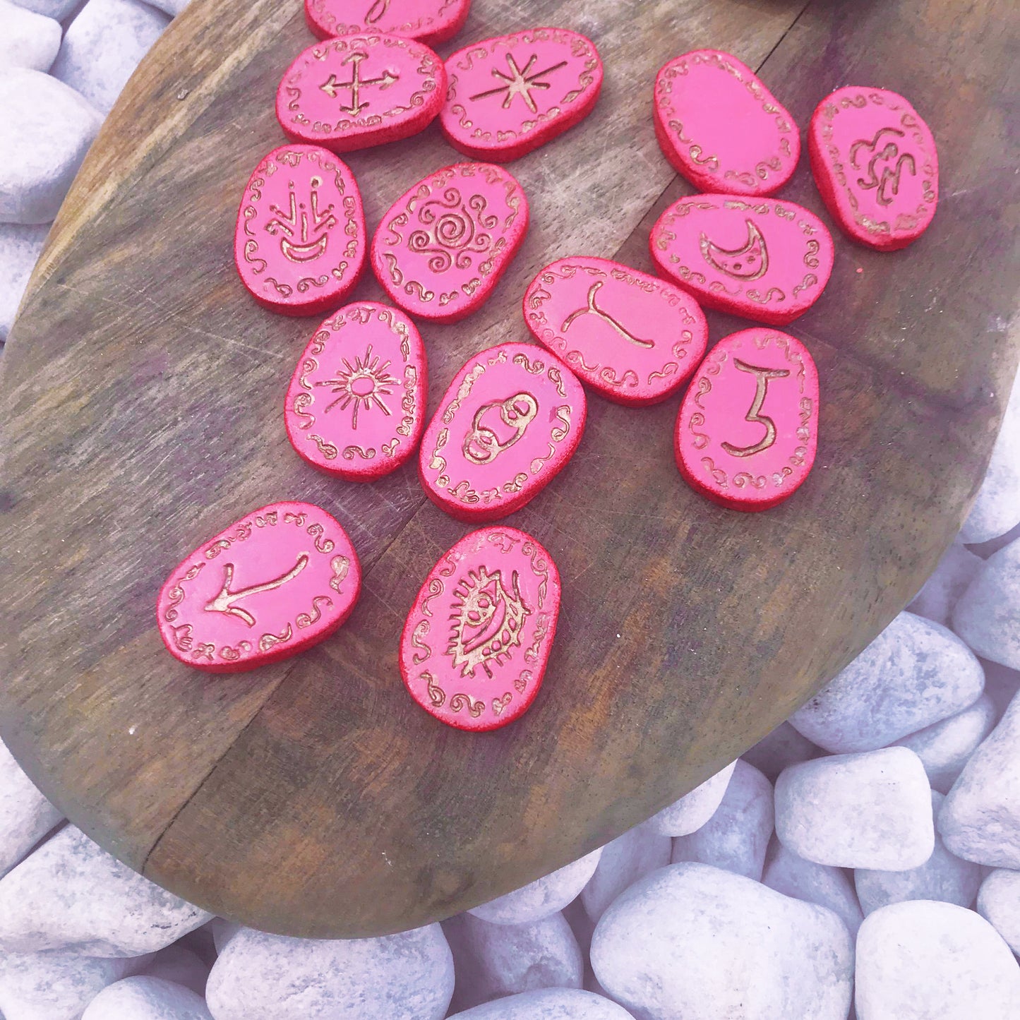 Runas de Bruja artesanales "Corazón de llama dorada"