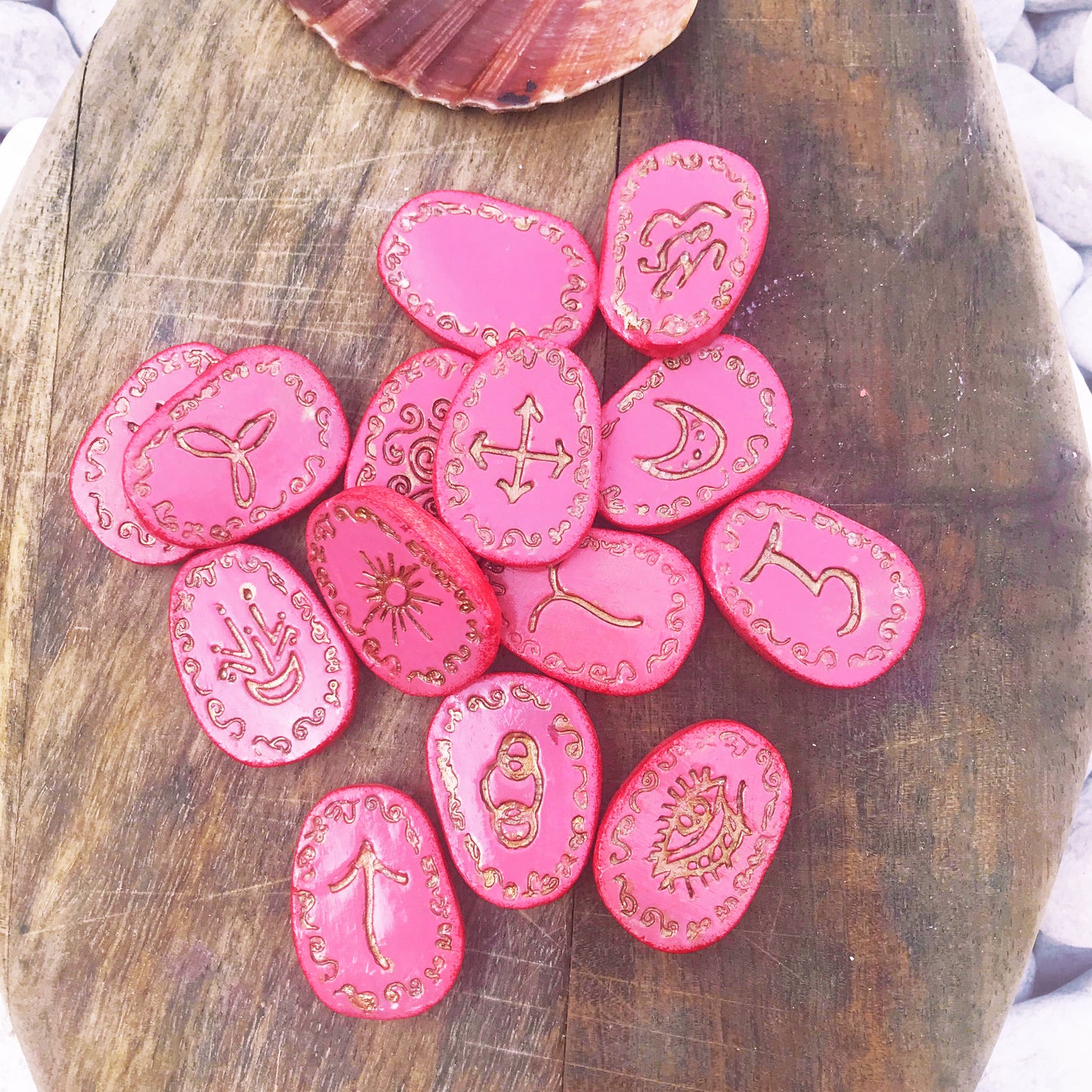 Runas de Bruja artesanales "Corazón de llama dorada"