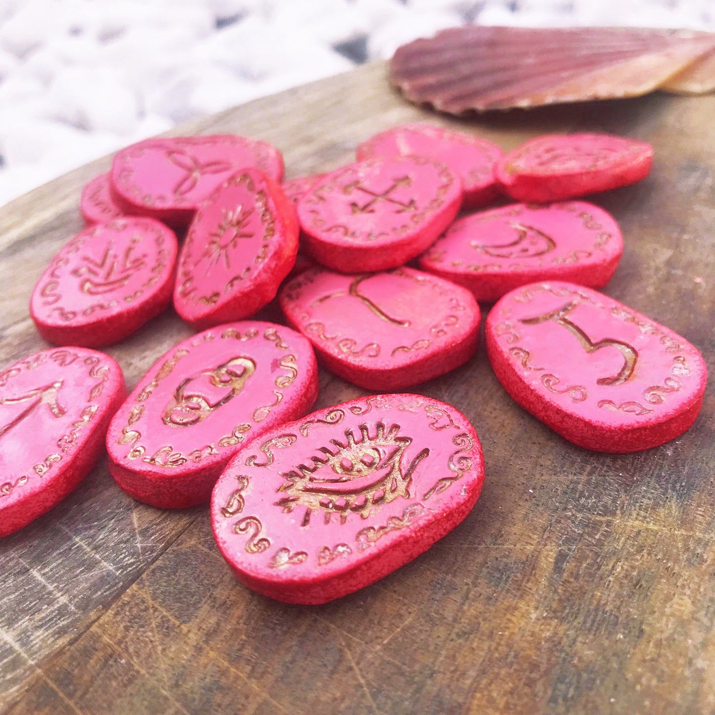 Runas de Bruja artesanales "Corazón de llama dorada"