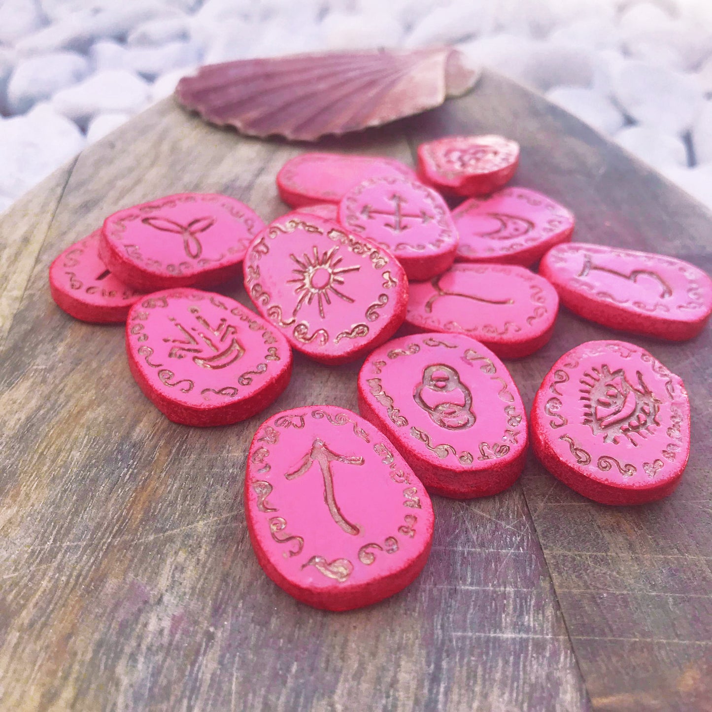Runas de Bruja artesanales "Corazón de llama dorada"