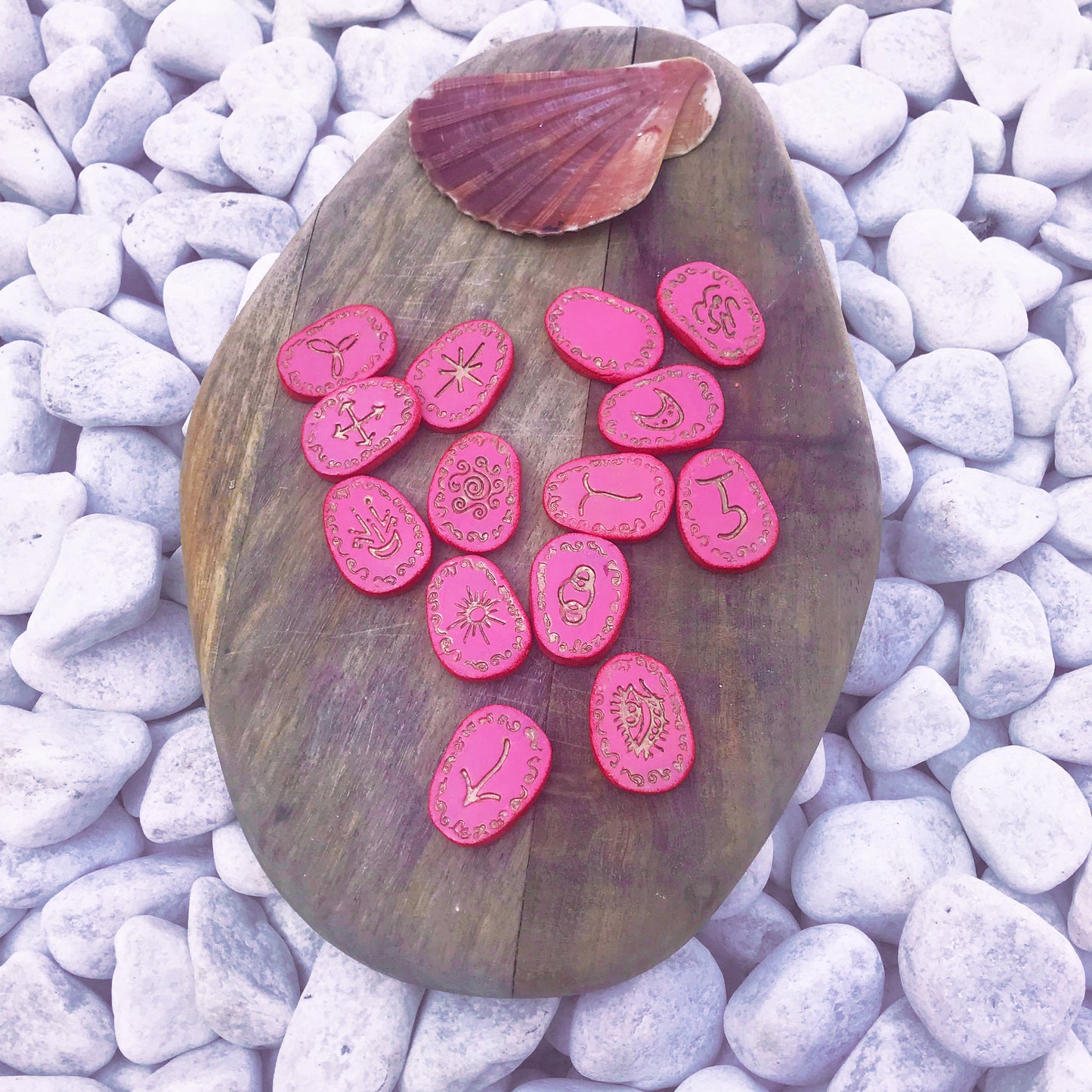 Runas de Bruja artesanales "Corazón de llama dorada"