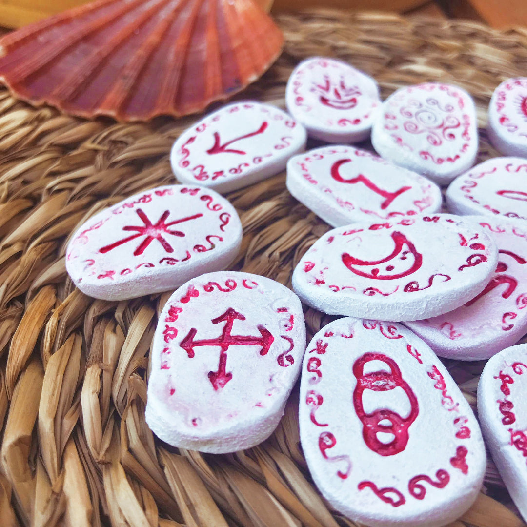 Runas de Bruja artesanales "Cauce Rojo"