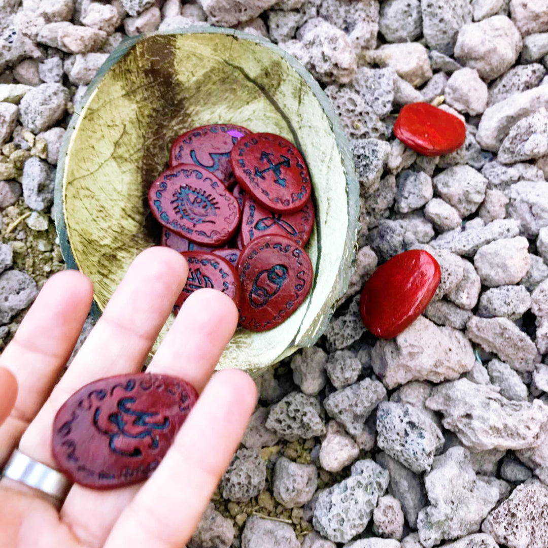 Runas de Bruja artesanales "Sangre de Völva"