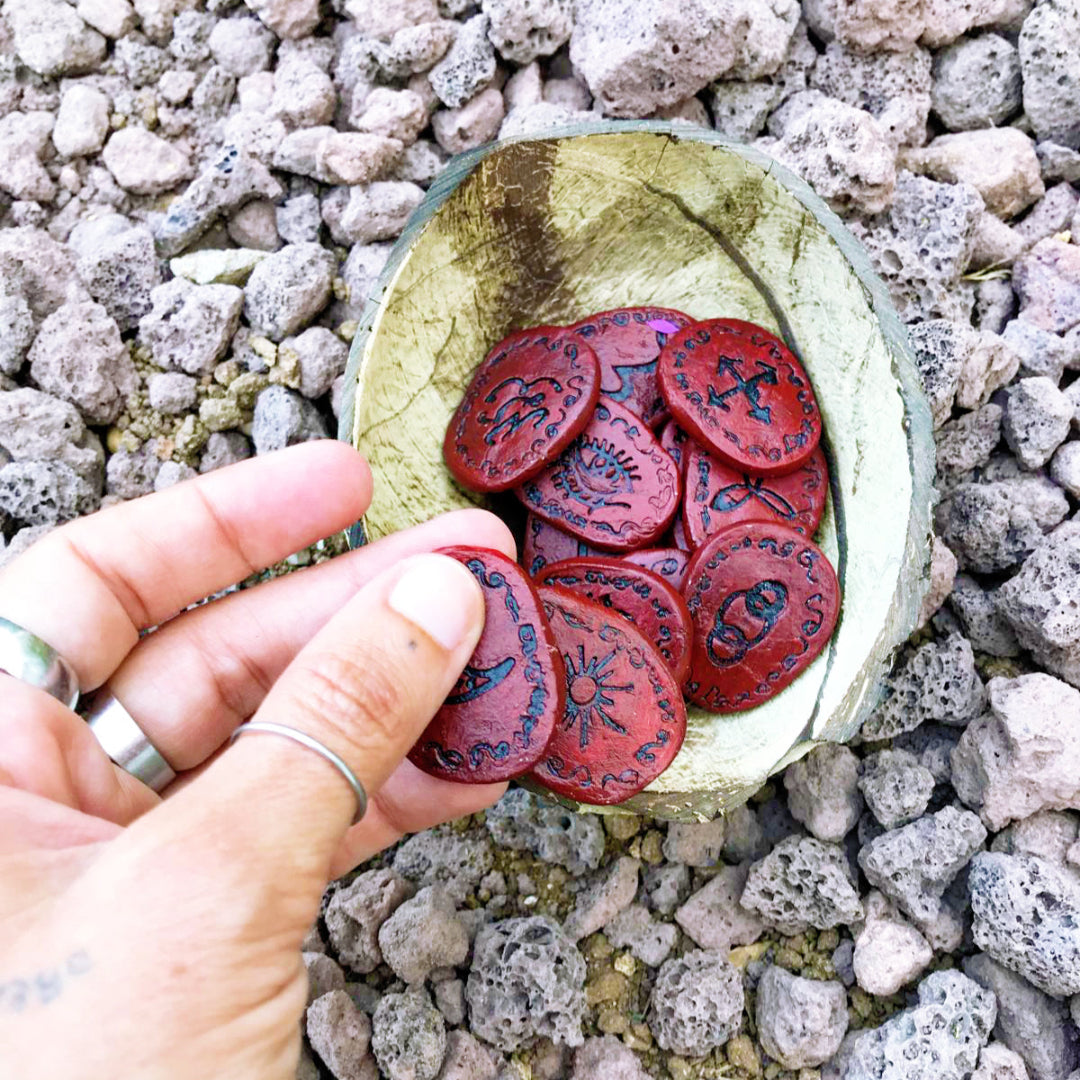 Runas de Bruja artesanales "Sangre de Völva"