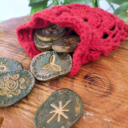 Runas de Bruja "Corazón de Nogal"