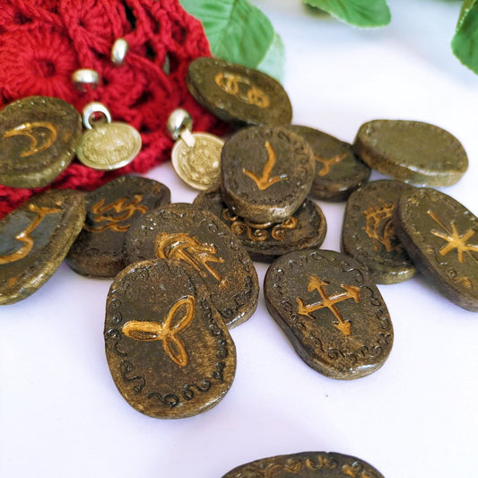 Runas de Bruja "Corazón de Nogal"