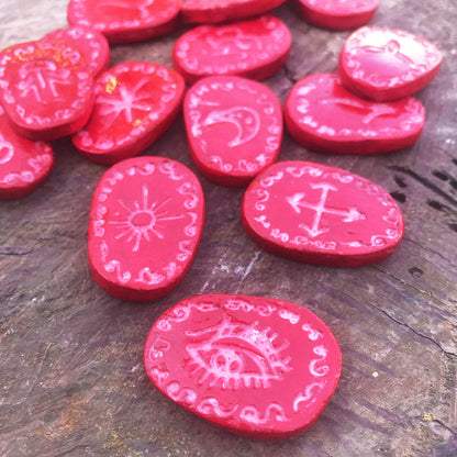 Runas de Bruja artesanales "Sangre de rosa"