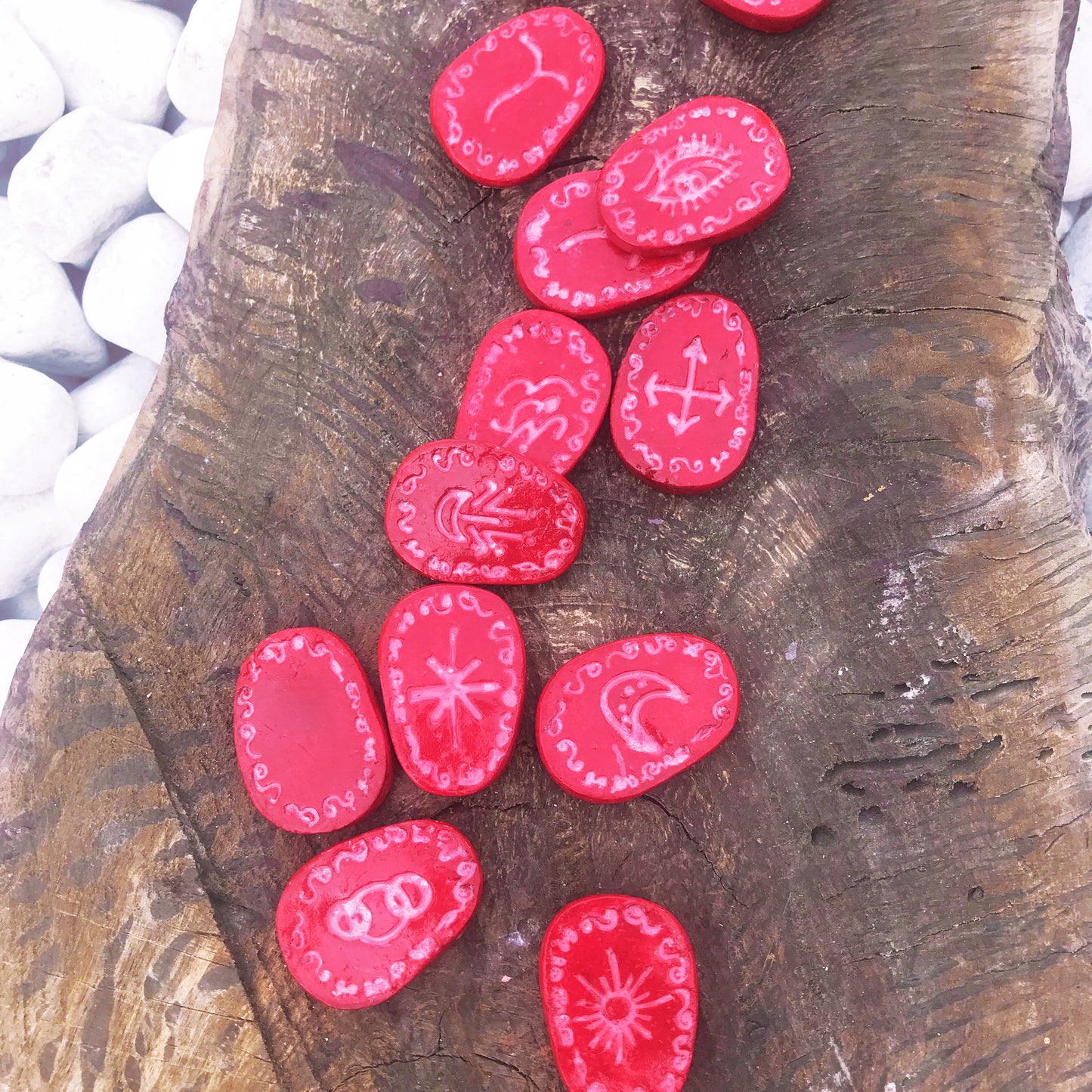 Runas de Bruja artesanales "Sangre de rosa"