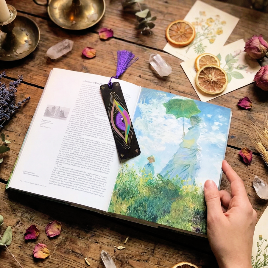 Marcapáginas de madera "Vigilante Místico"