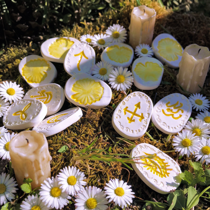 Witch's Runes "Bellis Arcana"