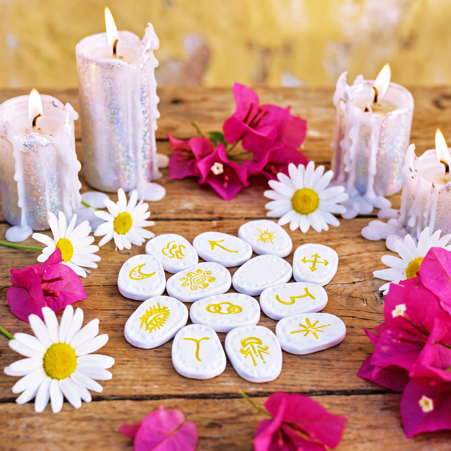 Witch's Runes "Bellis Arcana"