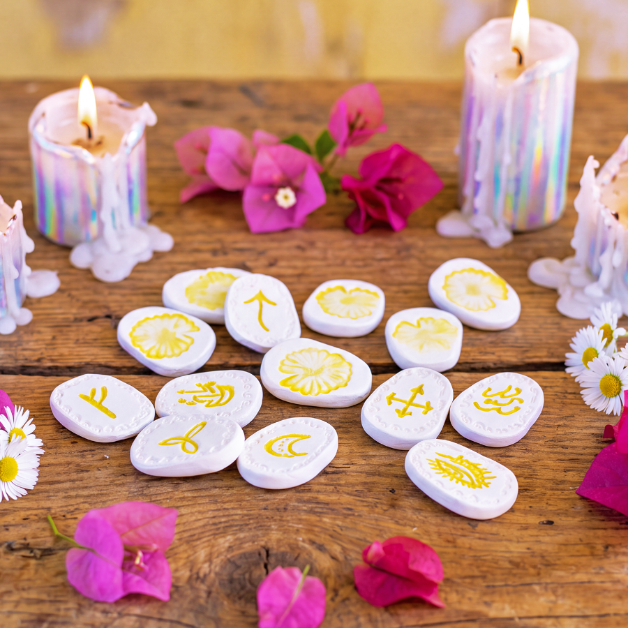 Witch's Runes "Bellis Arcana"